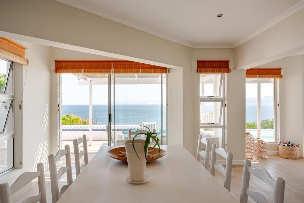 La Petite Baleine Oceanfront Luxury Villa De Kelders Exterior photo