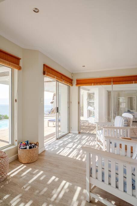 La Petite Baleine Oceanfront Luxury Villa De Kelders Exterior photo